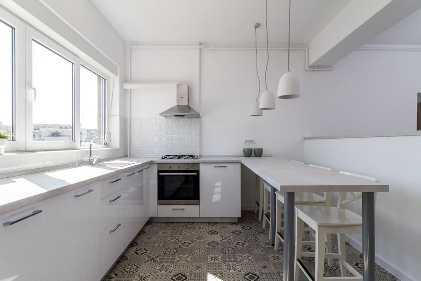 Apartament cu 4 camere, mobilat în Unirii