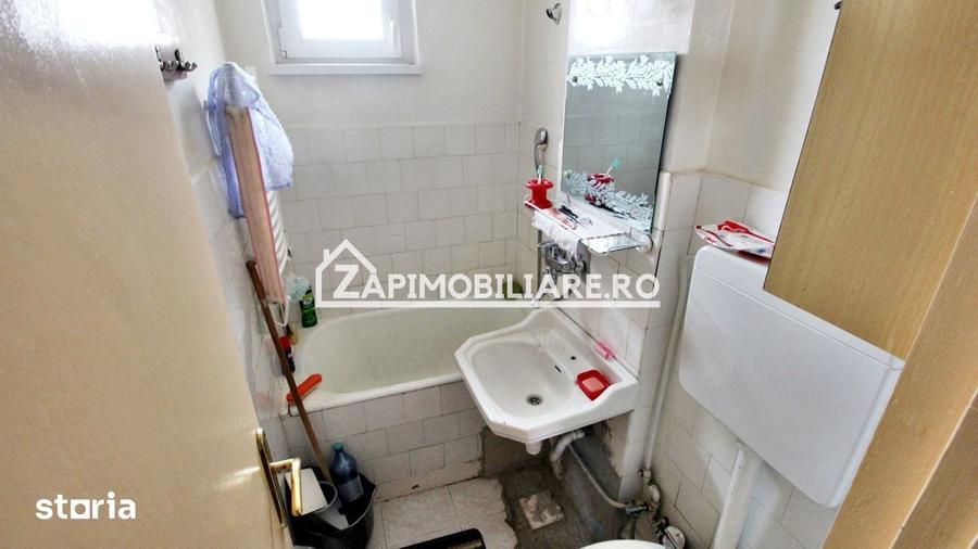 Apartament cu 3 camere decomandat în Libertății