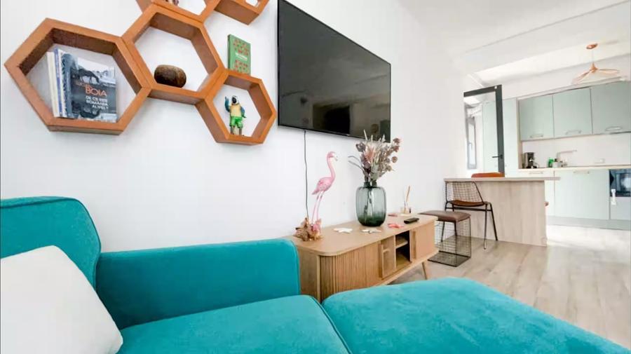 Apartament cu 2 camere semidecomandat, mobilat în Bună Ziua