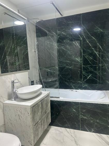 Apartament cu 3 camere semidecomandat, mobilat în Florești