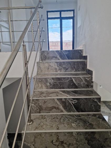 Casă cu 5 camere cu Teren 220 Mp în Central