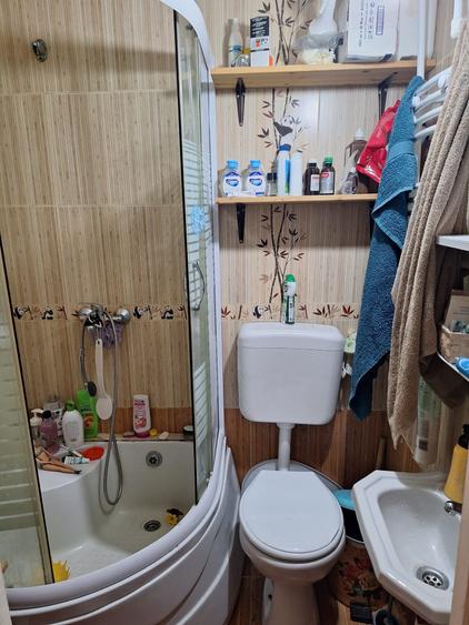 Apartament cu 4 camere decomandat în Calea Victoriei