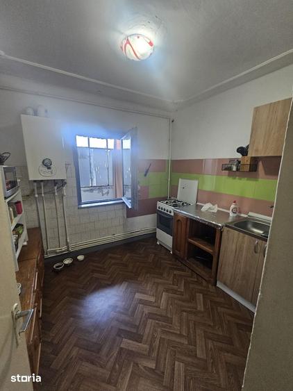 Apartament cu 3 camere decomandat în Tomești