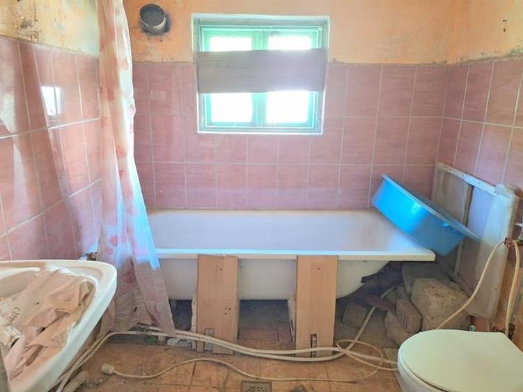Casă individuală cu 3 camere cu Teren 4100 Mp în Izvoare