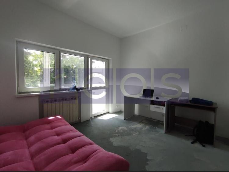 Apartament cu 4 camere decomandat în Calea Călărașilor