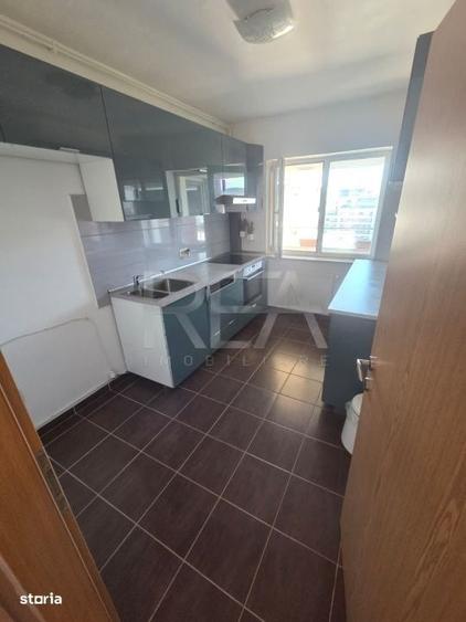 Apartament cu 3 camere decomandat în Tei