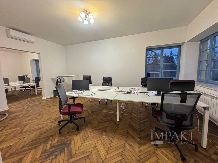 Casă individuală cu 12 camere cu Canalizare în Andrei Mureșanu