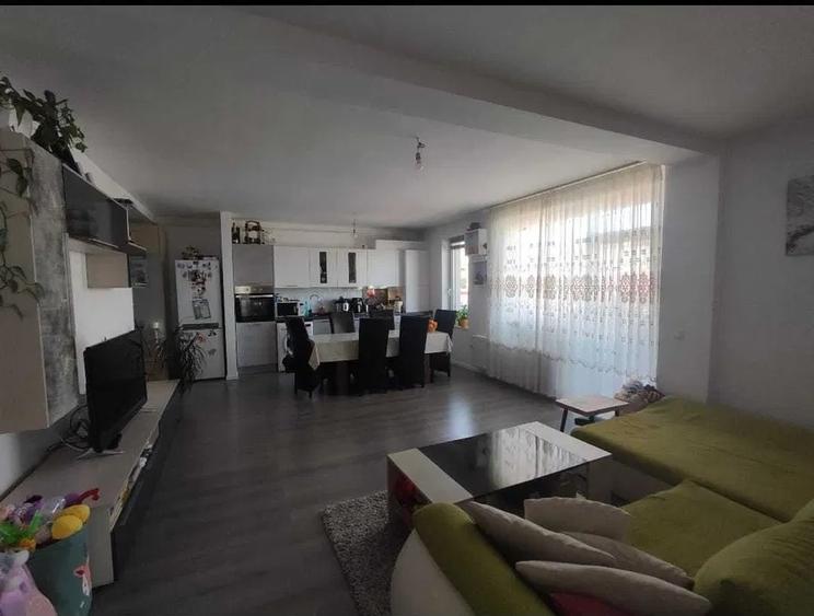 Apartament cu 2 camere semidecomandat în Borhanci