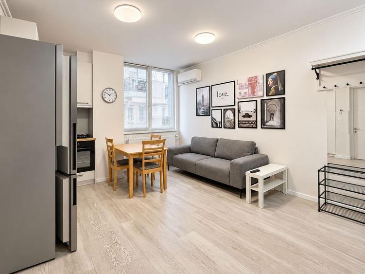 Apartament cu 3 camere semidecomandat, mobilat în Giroc