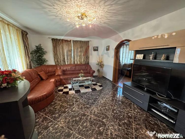 Casă cu 6 camere cu Teren 1526 Mp în Bolotești
