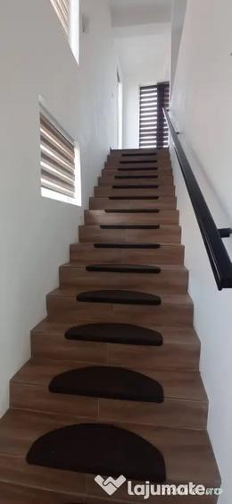 Apartament cu 4 camere decomandat în Sânmartin