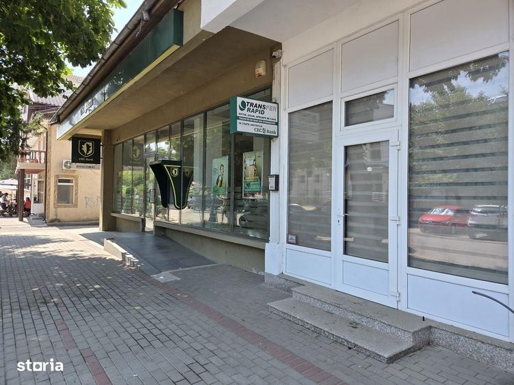 Apartament cu 4 camere semidecomandat în Central