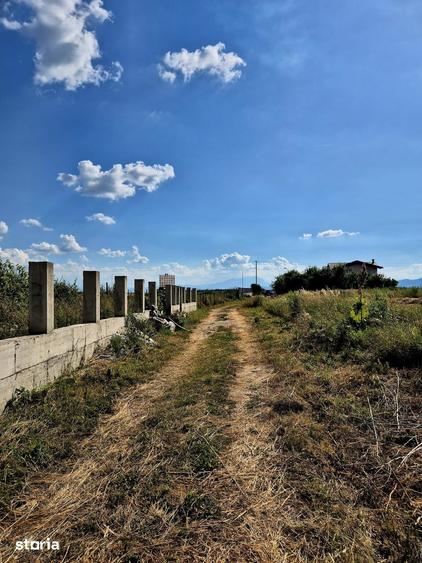 Casă cu 5 camere cu Teren 500 Mp în Stupini