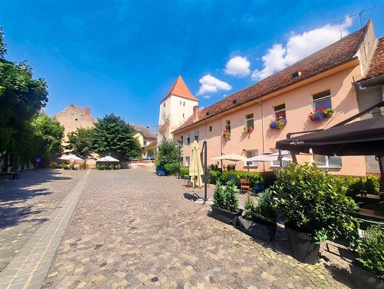 Apartament cu 3 camere decomandat în Centrul Istoric