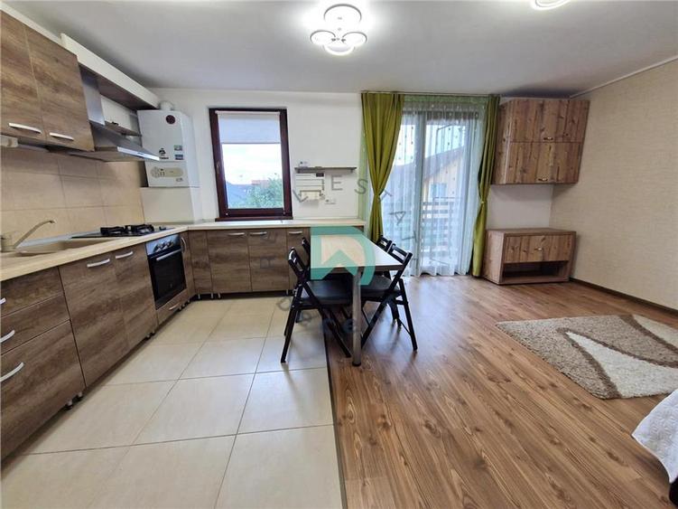 Apartament cu 2 camere decomandat în Tractorul