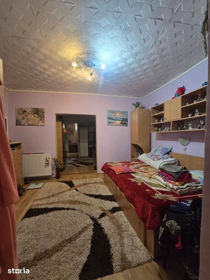 Casă cu 5 camere cu Teren 600 Mp în Andronache