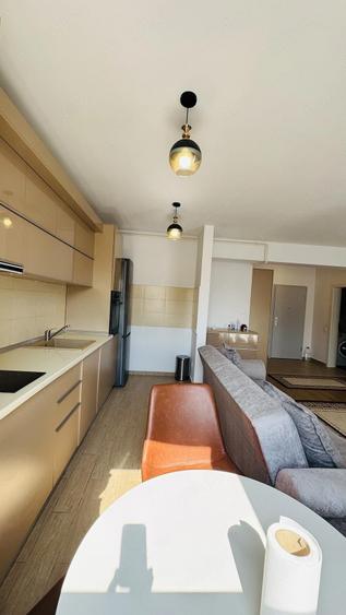 Apartament cu 2 camere semidecomandat, mobilat în Tomis Plus