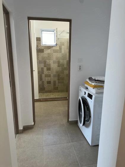 Apartament cu 3 camere decomandat în Medicină