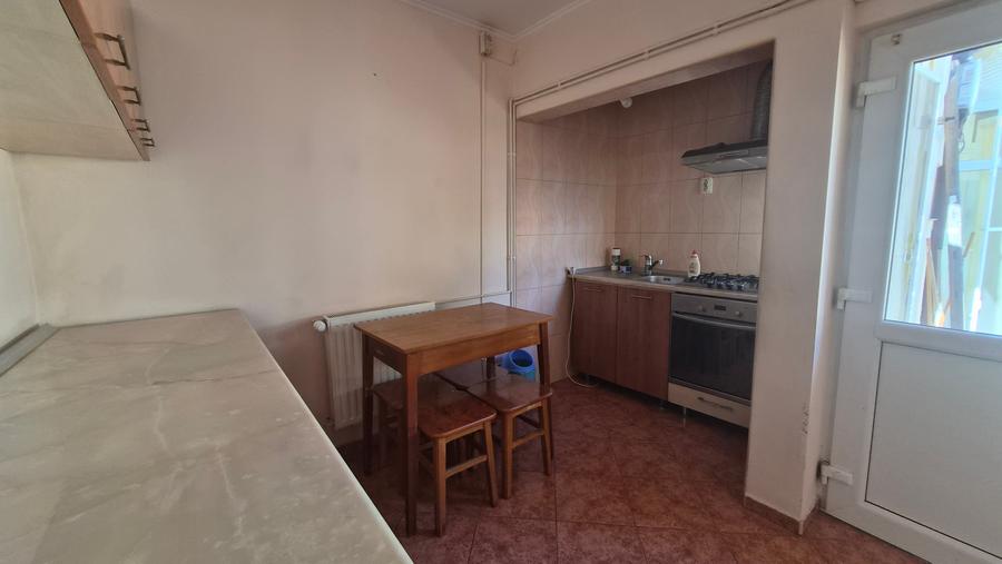 Casă individuală cu 5 camere cu Canalizare în Capitol