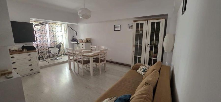 Apartament cu 3 camere decomandat, mobilat în Brazda lui Novac