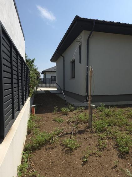 Casă individuală cu 5 camere cu Canalizare în Central