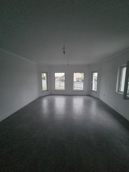Casă cu 4 camere în Moara