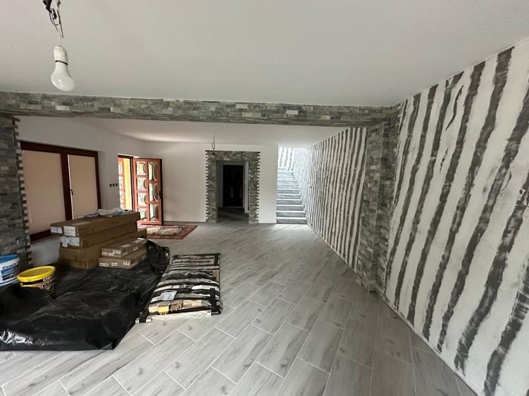 Casă individuală cu 5 camere cu Canalizare în Corbu