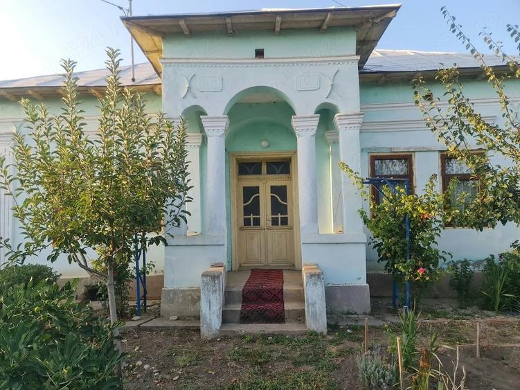 Casă cu 3 camere cu Teren 2190 Mp în Redea