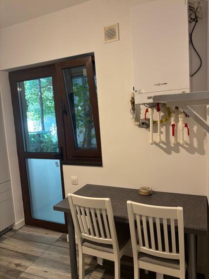 Apartament cu 2 camere semidecomandat în Grivița