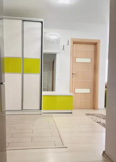 Apartament cu 3 camere decomandat, mobilat în City Park Mall