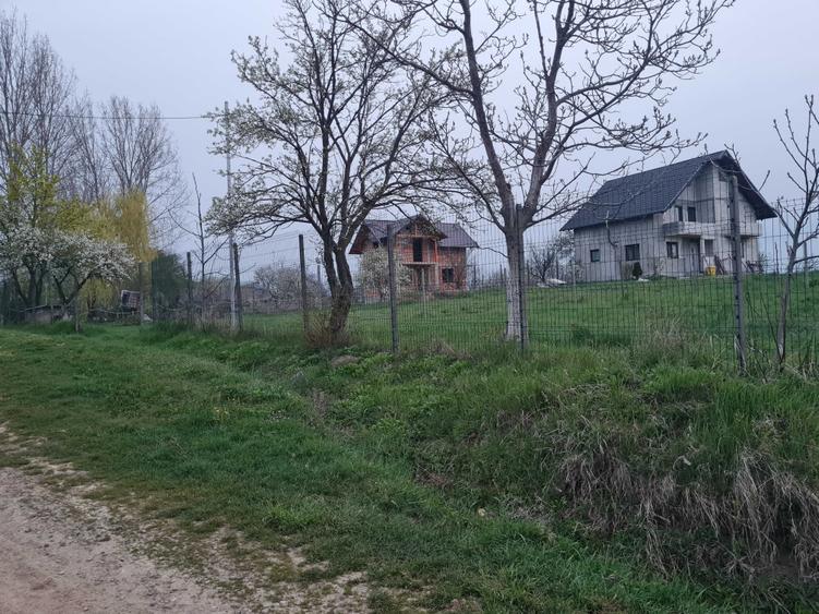 Casă cu 4 camere în Pătrăuți
