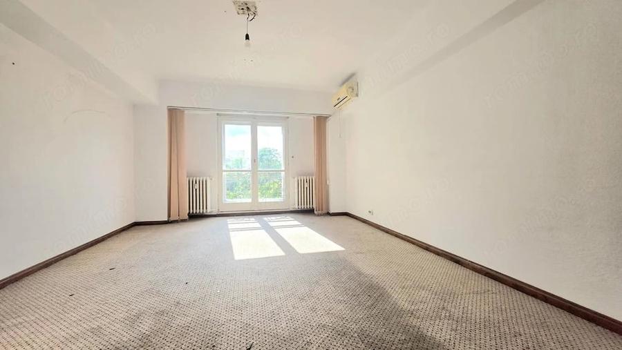Apartament cu 4 camere decomandat în Centrul Istoric