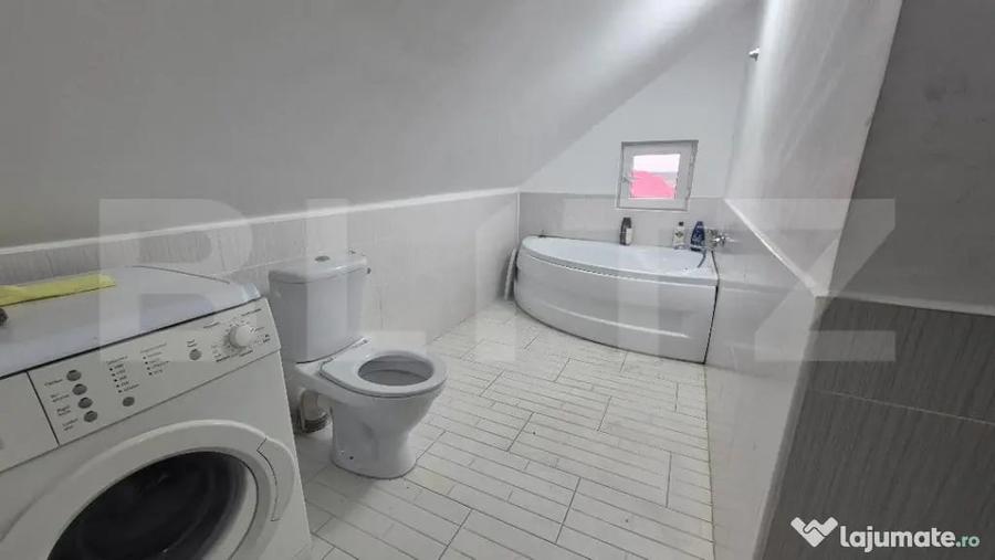Apartament cu 4 camere decomandat în Careiului