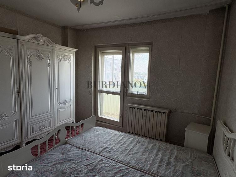 Apartament cu 4 camere semidecomandat în Militari