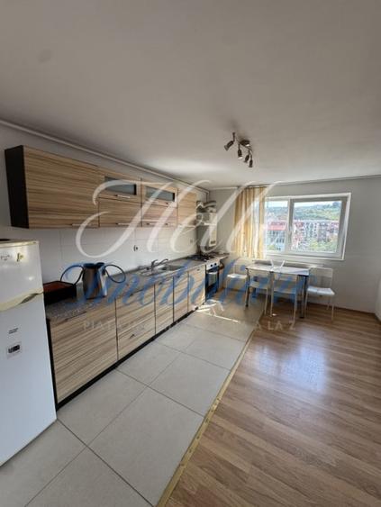 Apartament cu 3 camere semidecomandat, mobilat în Florești