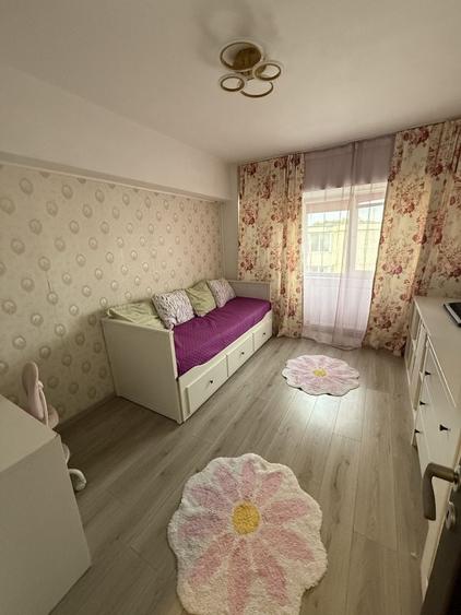 Apartament cu 2 camere decomandat în Trocadero