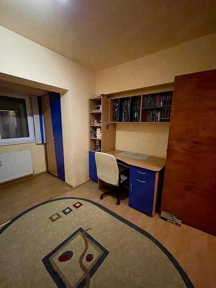 Apartament cu 3 camere decomandat în Aradului