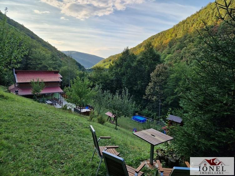 Casă individuală cu 5 camere cu Teren 1078 Mp în Strungari