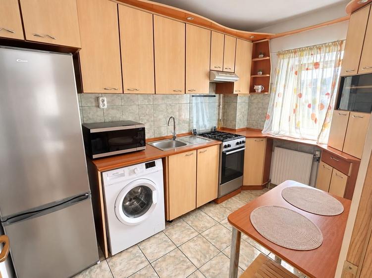 Apartament cu 3 camere semidecomandat, mobilat în Gheorgheni