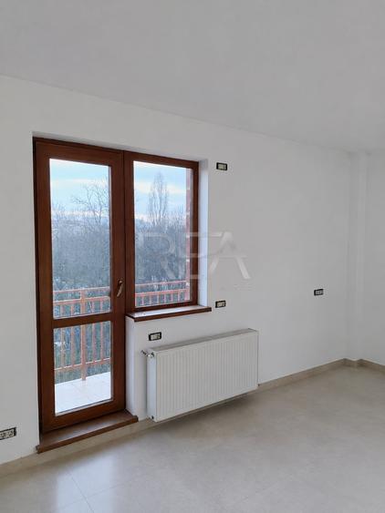 Apartament cu 4 camere decomandat în Ozana