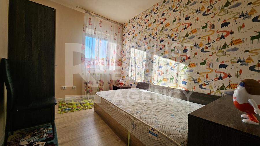 Apartament cu 4 camere decomandat, mobilat în Central