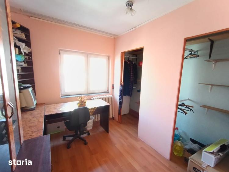 Apartament cu 4 camere decomandat în Micălaca