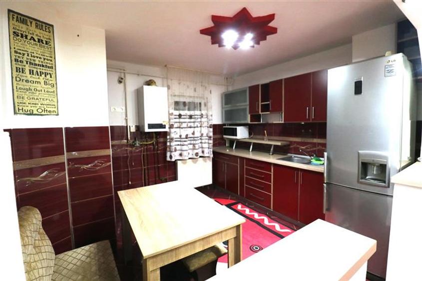 Apartament cu 3 camere semidecomandat, mobilat în Girocului