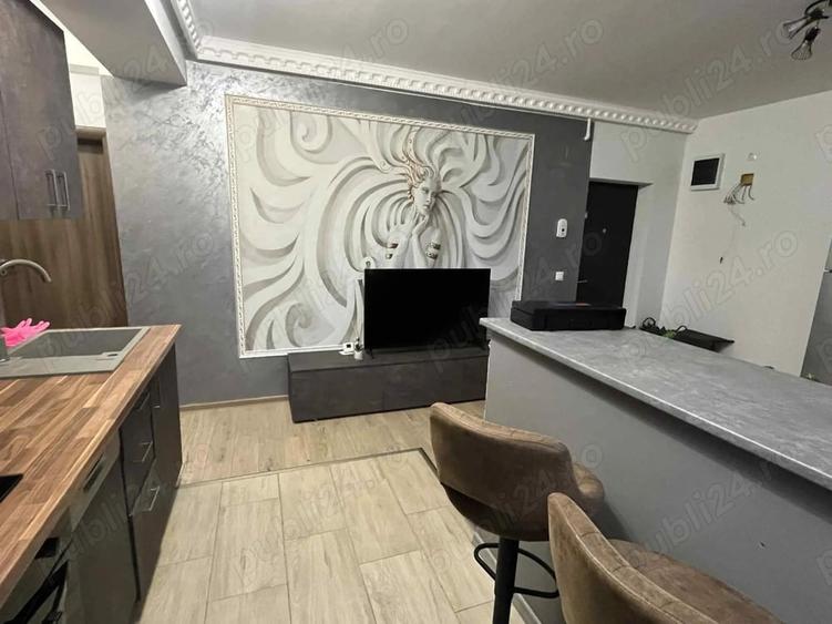 Apartament cu 3 camere decomandat, mobilat în Republicii