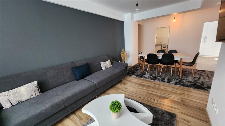Apartament cu 3 camere decomandat, mobilat în George Enescu