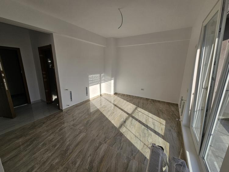 Apartament cu 3 camere decomandat în Vitan