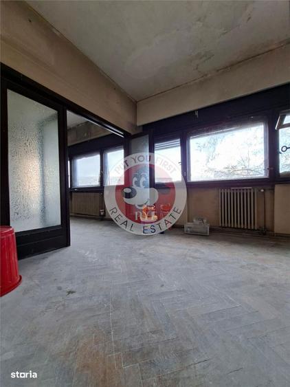 Apartament cu 5 camere semidecomandat în Victoriei