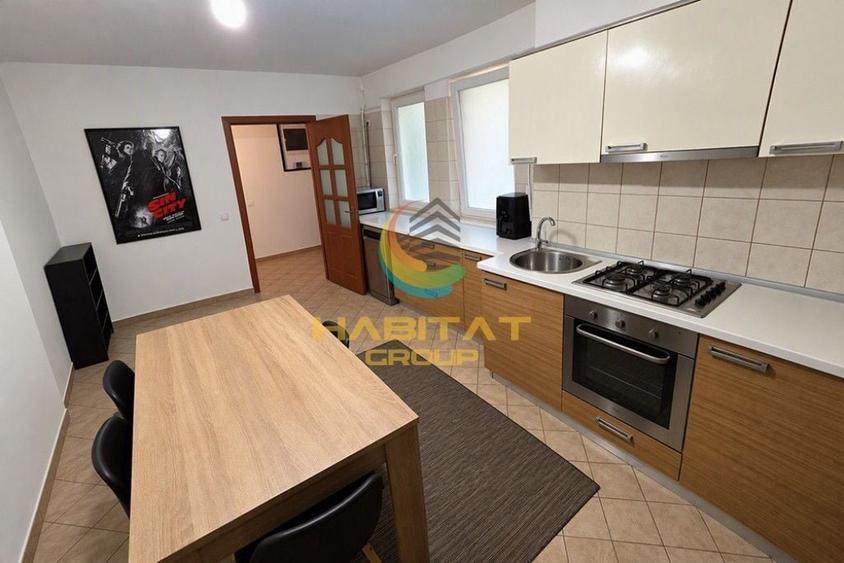 Apartament cu 4 camere decomandat, mobilat în Decebal