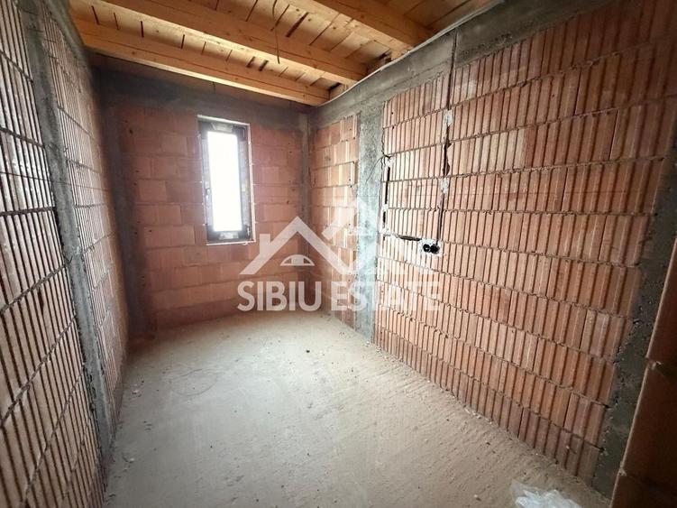 Casă individuală cu 5 camere cu Canalizare în Veterani