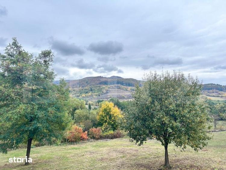 Casă cu 4 camere cu Teren 1000 Mp în Eremitu